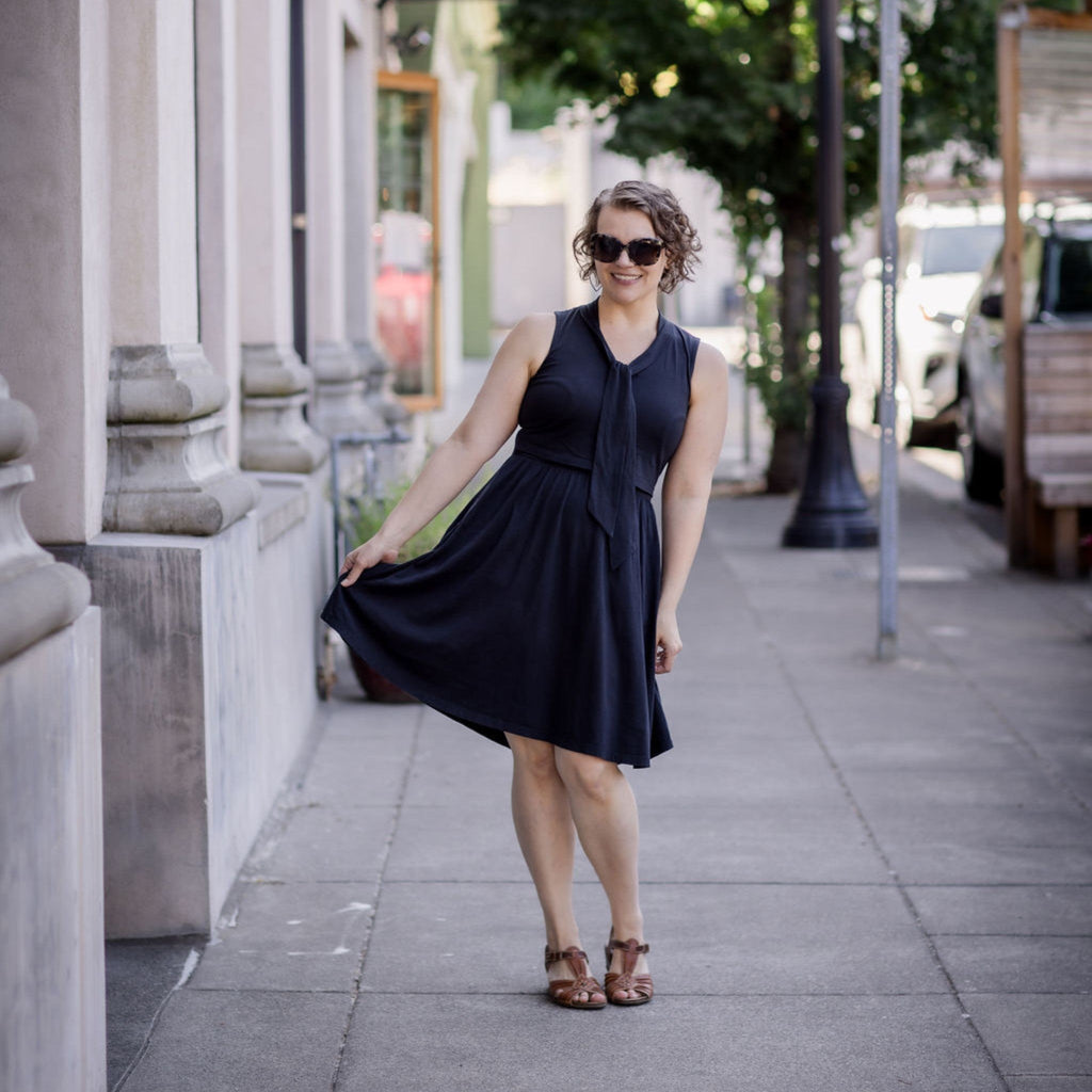 Organic cotton Olivia nursing dress with discreet lift-up breastfeeding access and functional side pockets — view 2