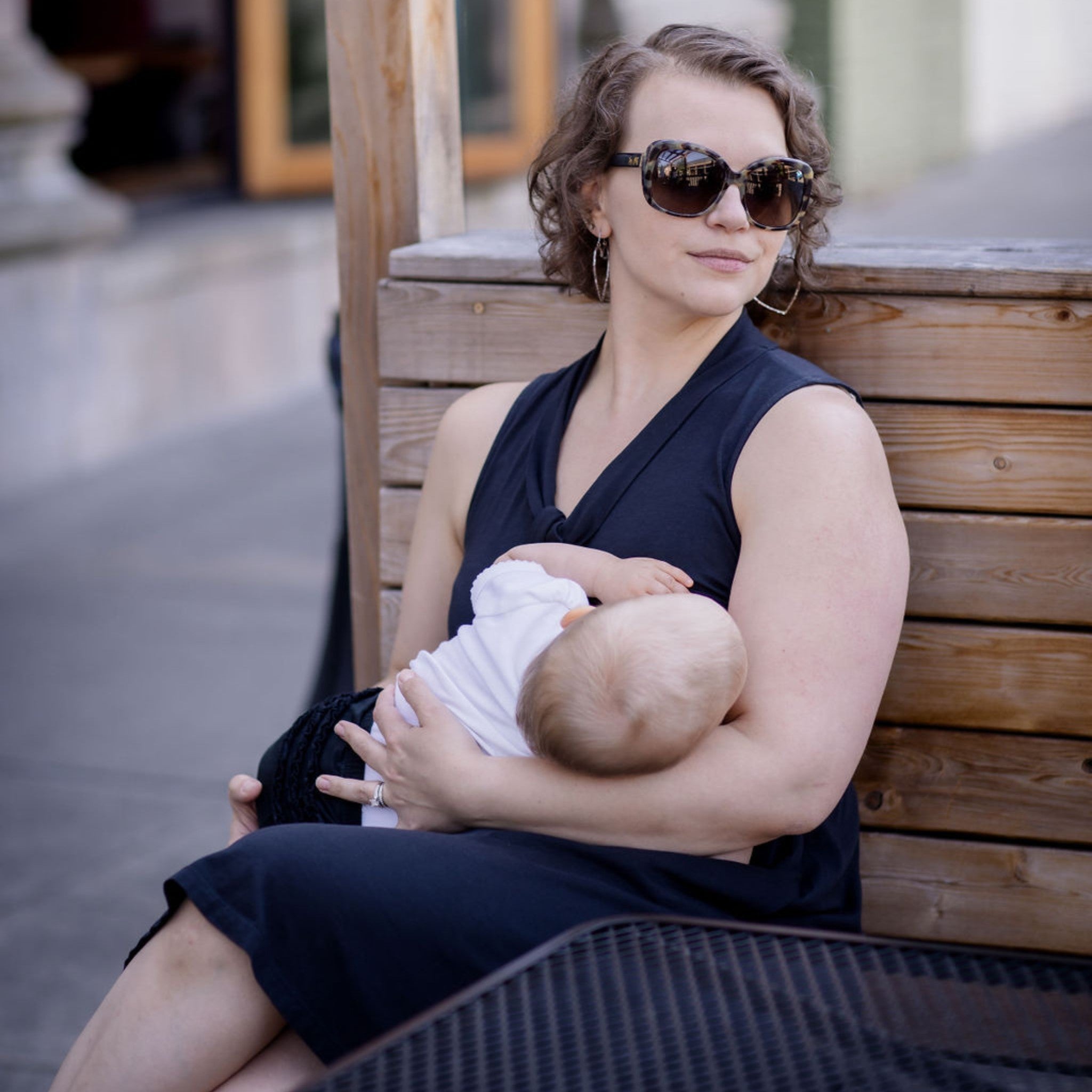 Organic cotton Olivia nursing dress with discreet lift-up breastfeeding access and functional side pockets
