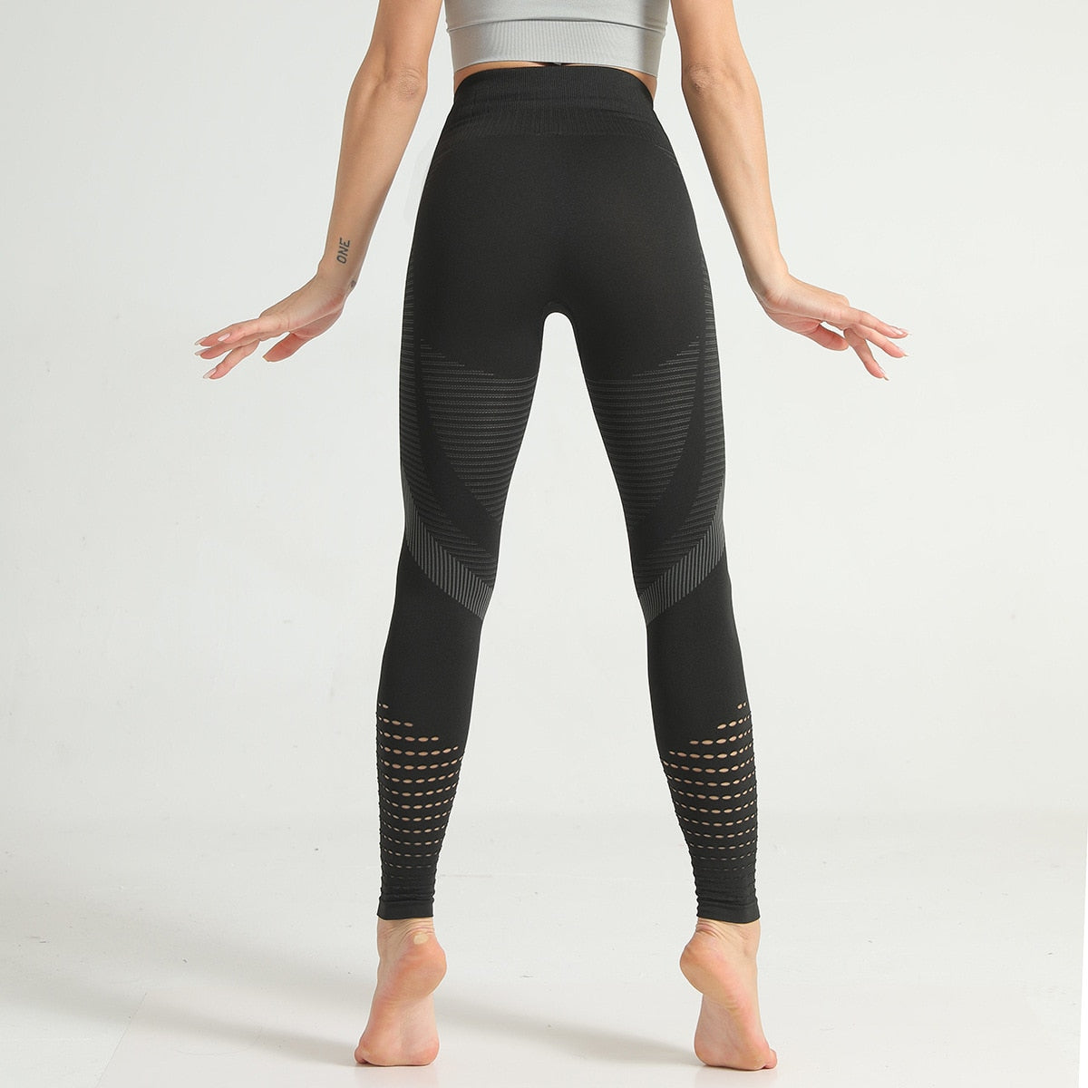 Women's seamless hollow-out fitness leggings with elastic waistband in ankle-length design for yoga and running — view 4