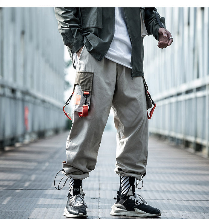 Men's color block cargo pants with deep pockets and relaxed fit in black and khaki. — view 5