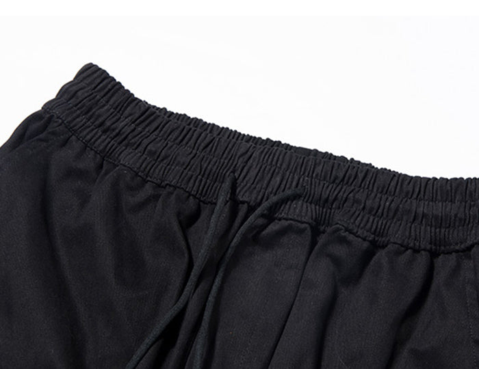 Men's color block cargo pants with deep pockets and relaxed fit in black and khaki. — view 3