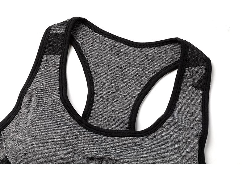 Camouflage sports bra for women, shockproof padded athletic workout top in breathable seamless fabric — view 4