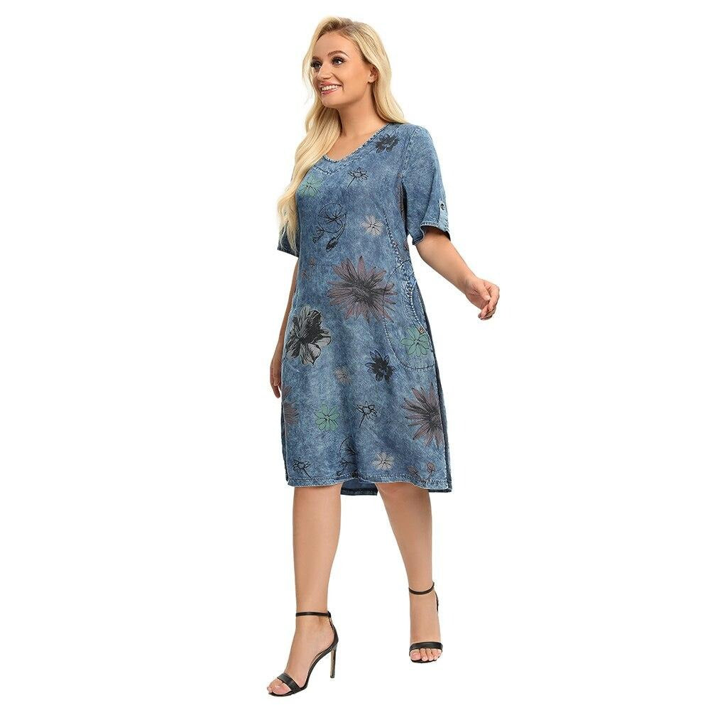 Women's plus size blue floral printed short sleeve knee-length denim sheath dress with V-neck — view 5