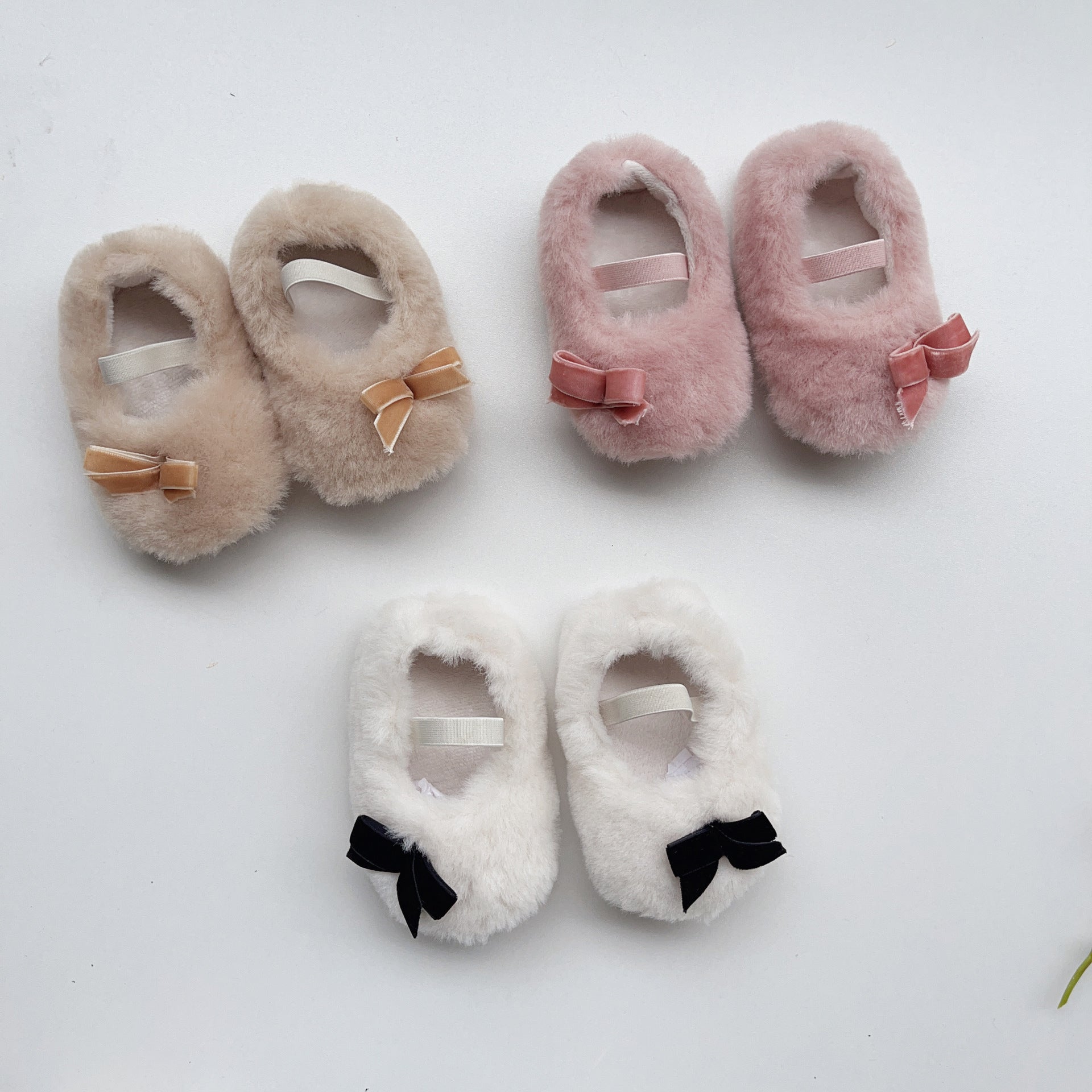Plush bow tie baby shoes in solid color cotton with warm lining and anti-slip soles