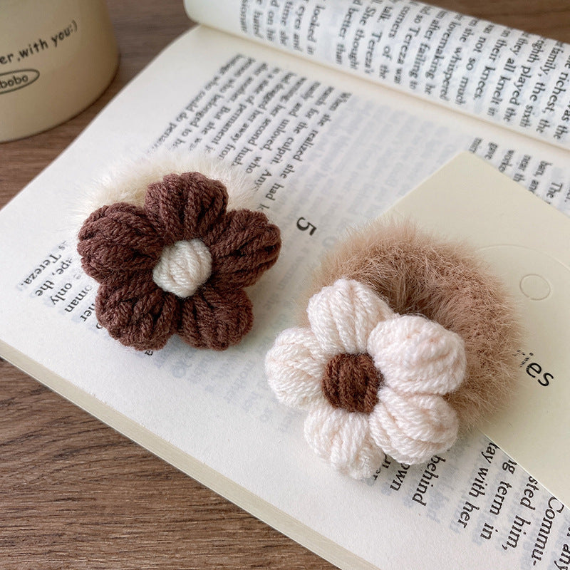 Knitted floral hair clip and plush hairband in beige woolen material for children and babies — view 2