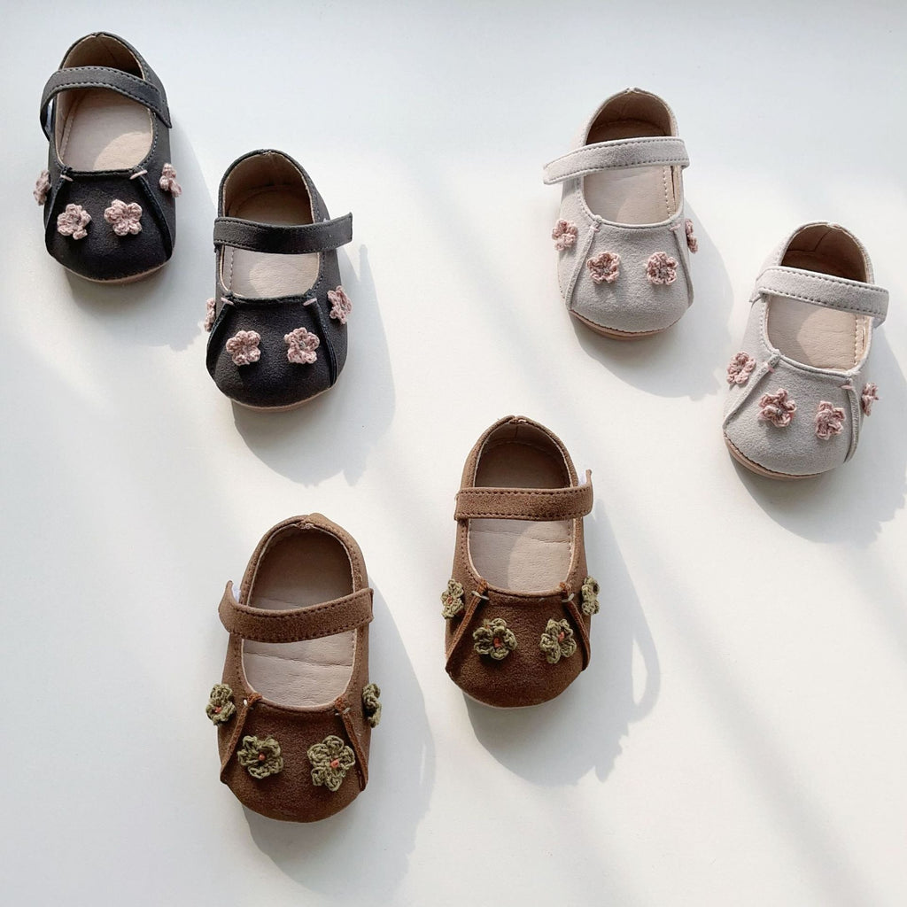 Soft-sole baby girl shoes with a floral pattern featuring anti-slip grips for early walking toddlers