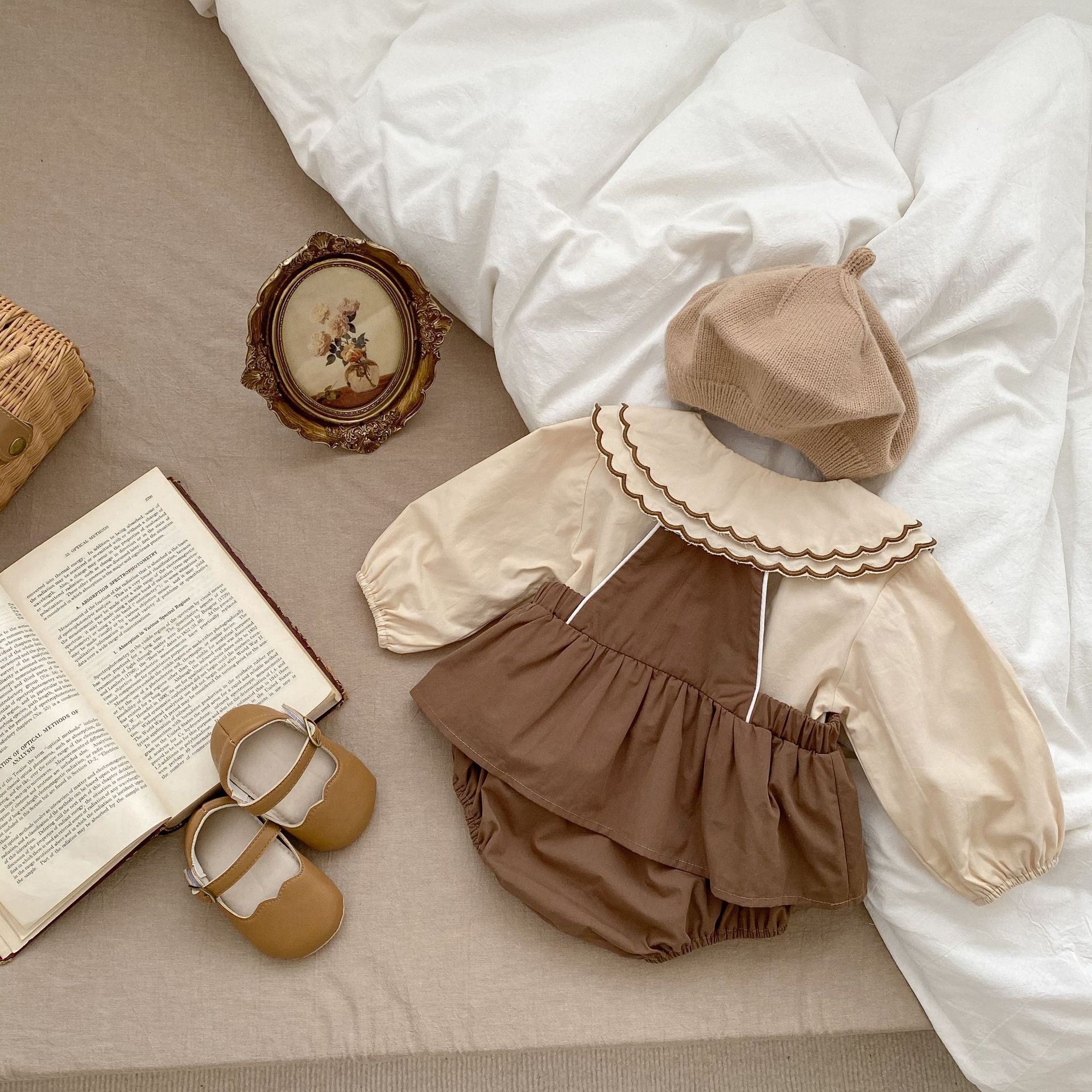 Baby girl solid color doll neck shirt strap cotton bodysuit in khaki and brown — view 2