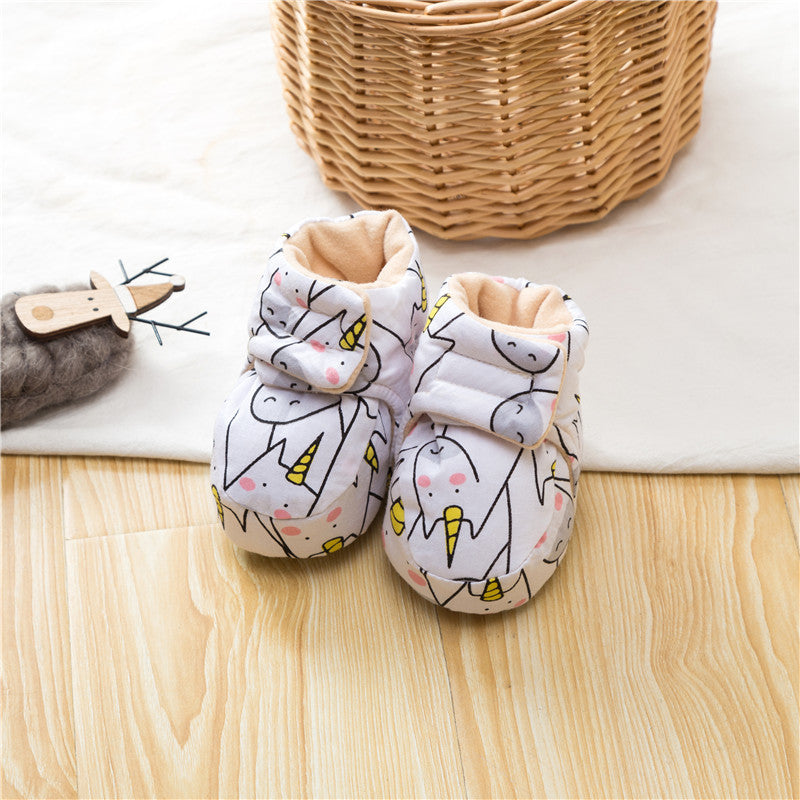 Animal print baby booties in white cotton with soft winter fleece lining