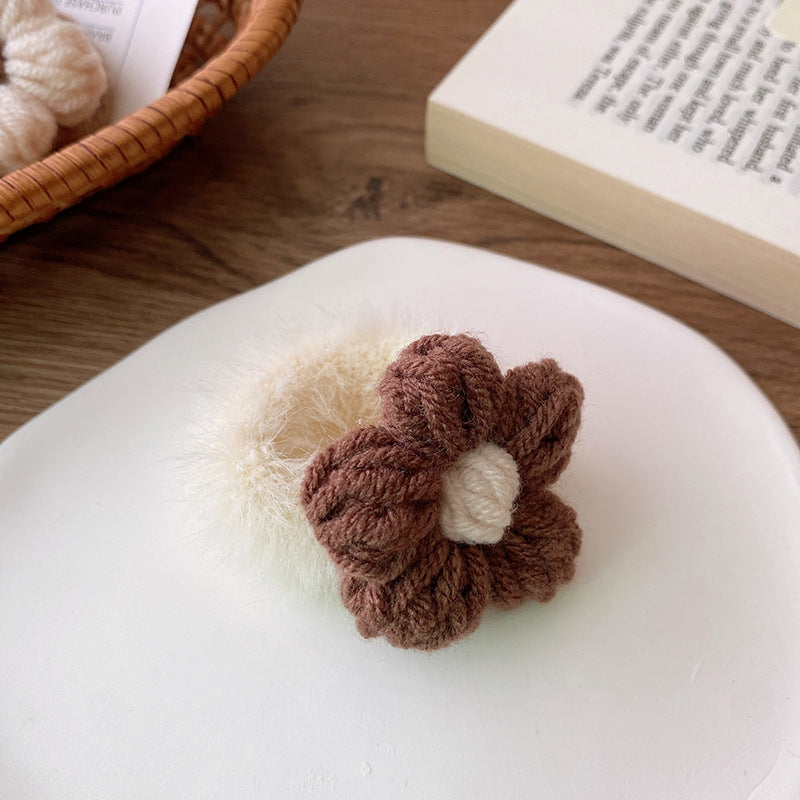 Knitted floral hair clip and plush hairband in beige woolen material for children and babies — view 3