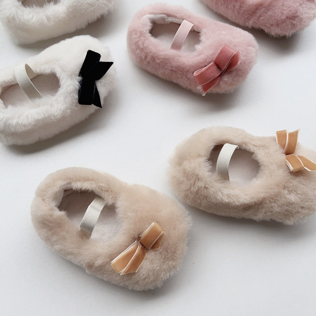 Plush bow tie baby shoes in solid color cotton with warm lining and anti-slip soles — view 2