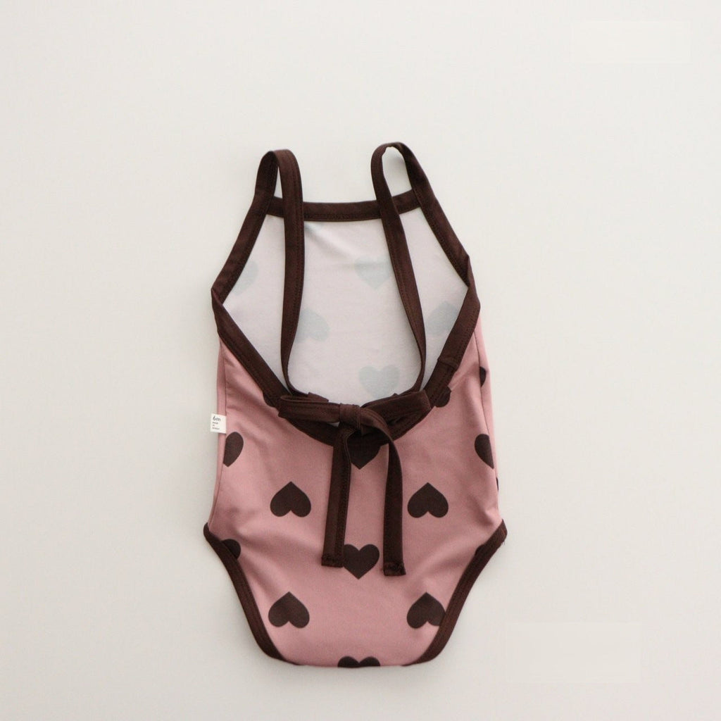 Girls two-piece heart pattern swimwear set with matching wide-brim protective sun hat — view 5