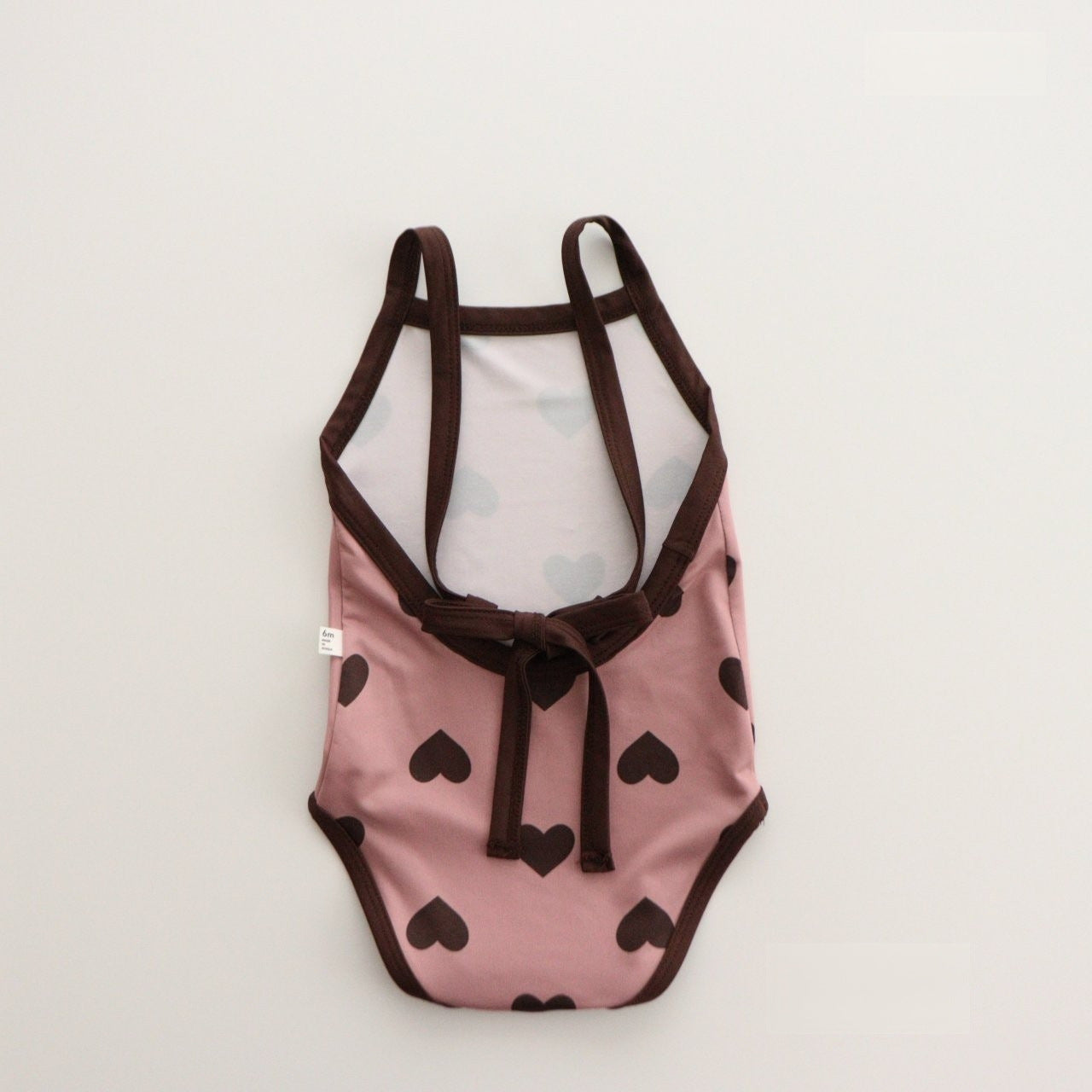 Girls two-piece heart pattern swimwear set with matching wide-brim protective sun hat — view 5