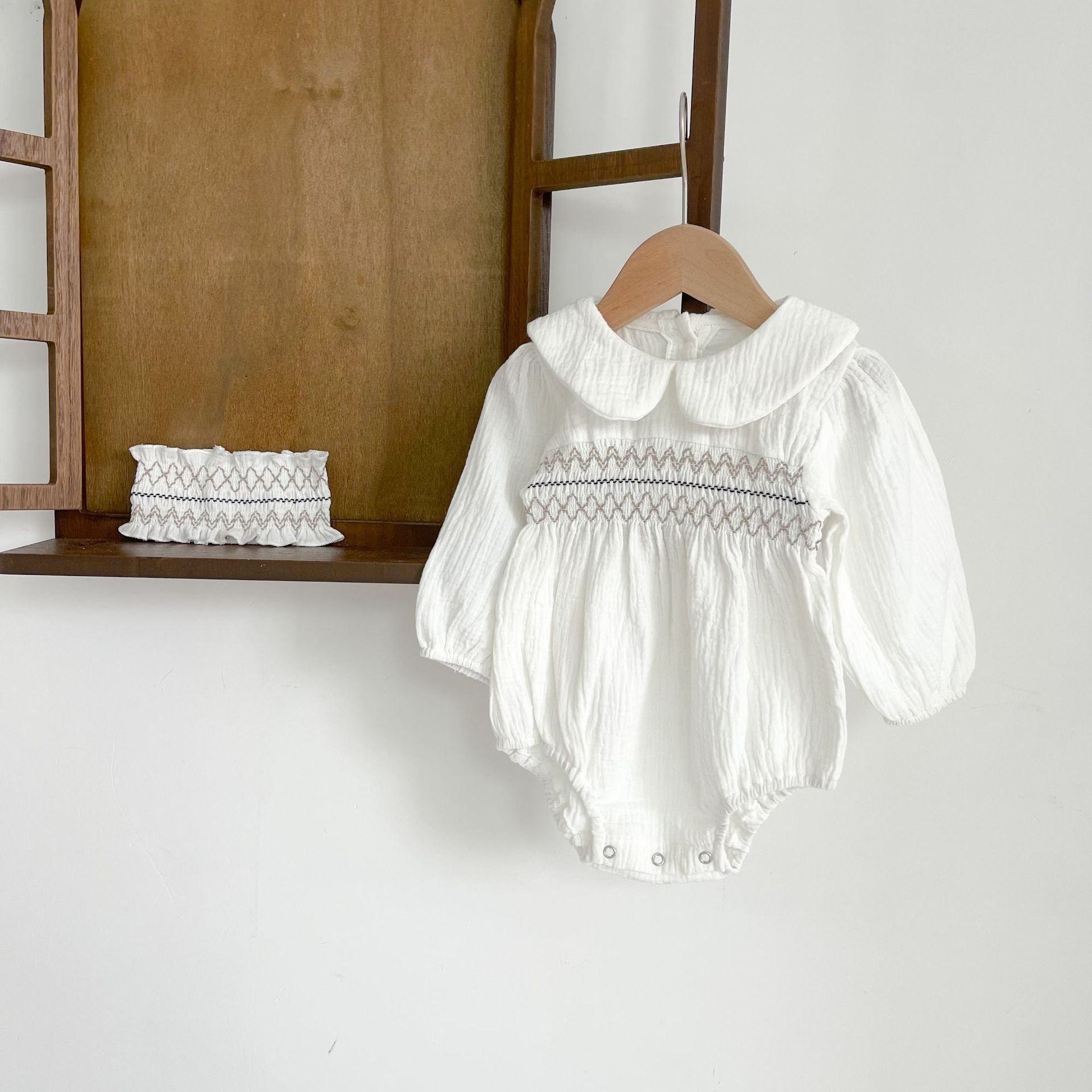Baby girl floral print long sleeve cotton bodysuit with a vintage doll collar in pink — view 3
