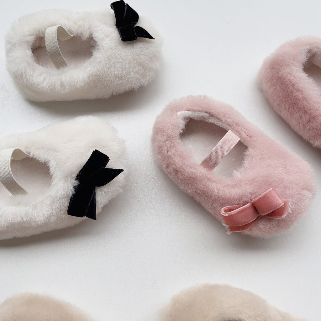 Plush bow tie baby shoes in solid color cotton with warm lining and anti-slip soles — view 3