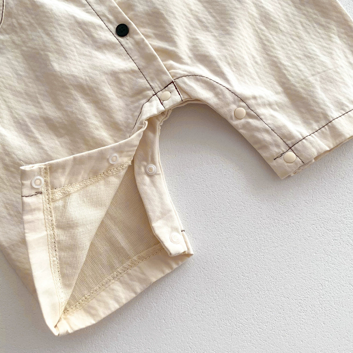 Short sleeve unisex baby teddy bear romper in soft cotton with a single breasted front closure — view 5