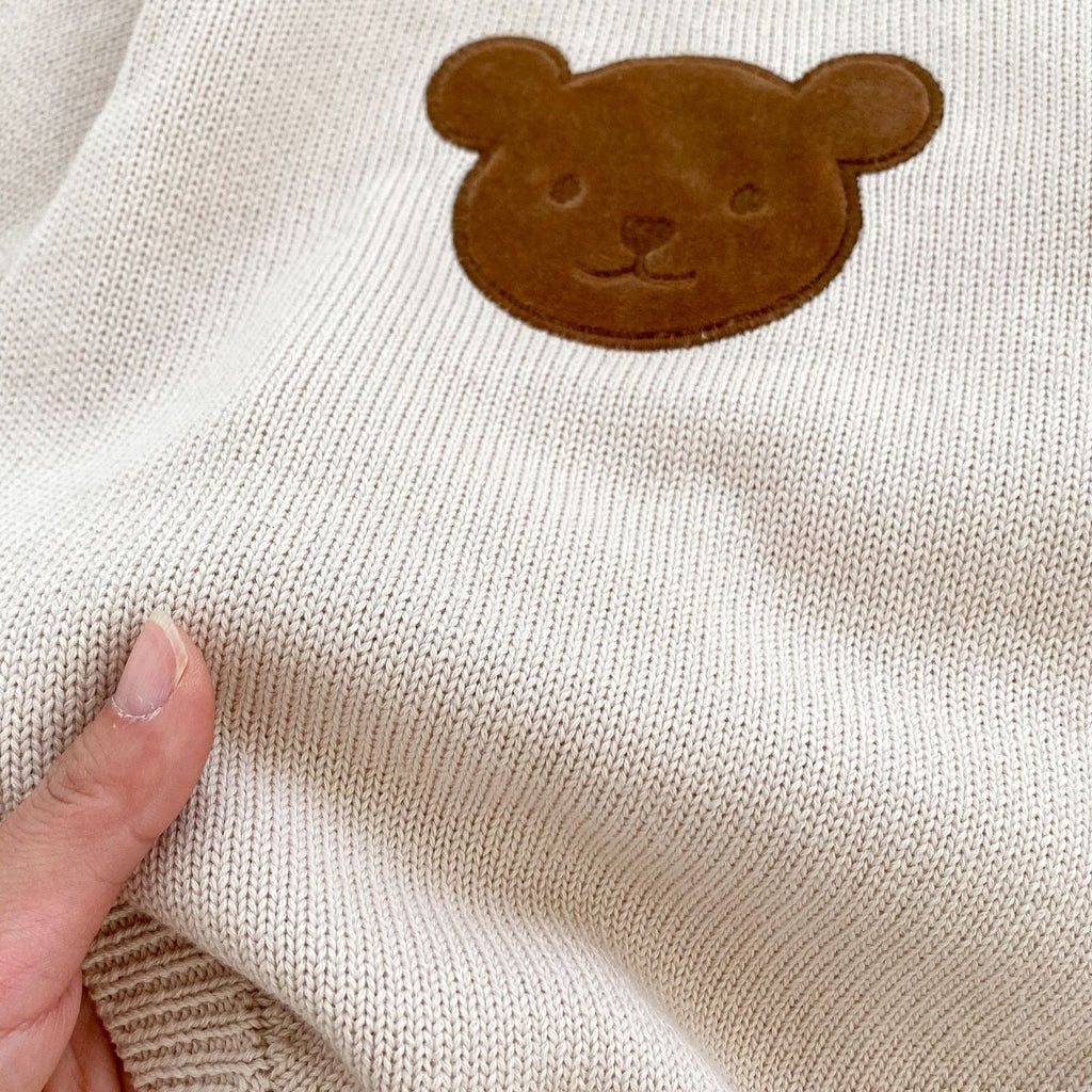 Knitted unisex baby bodysuit and matching hat set with teddy bear pattern in soft cotton — view 5