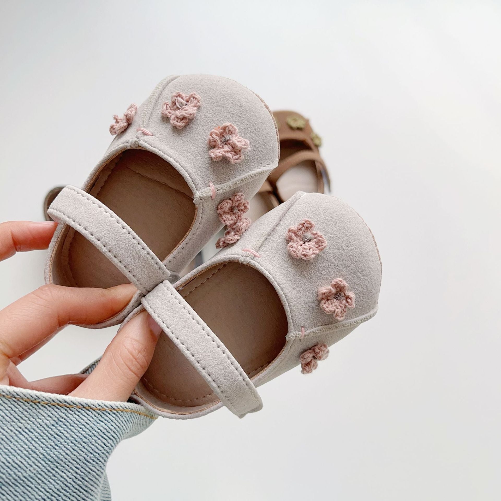 Soft-sole baby girl shoes with a floral pattern featuring anti-slip grips for early walking toddlers — view 3