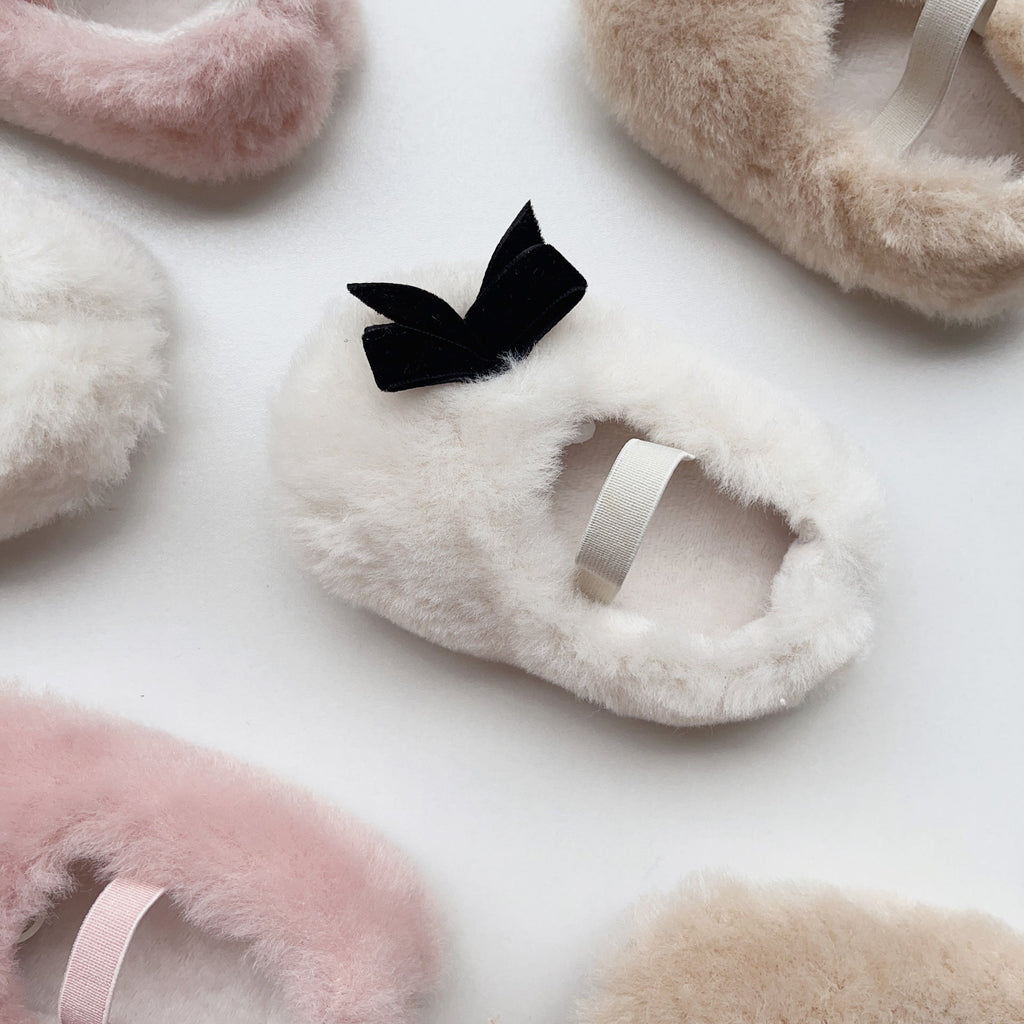 Plush bow tie baby shoes in solid color cotton with warm lining and anti-slip soles — view 4