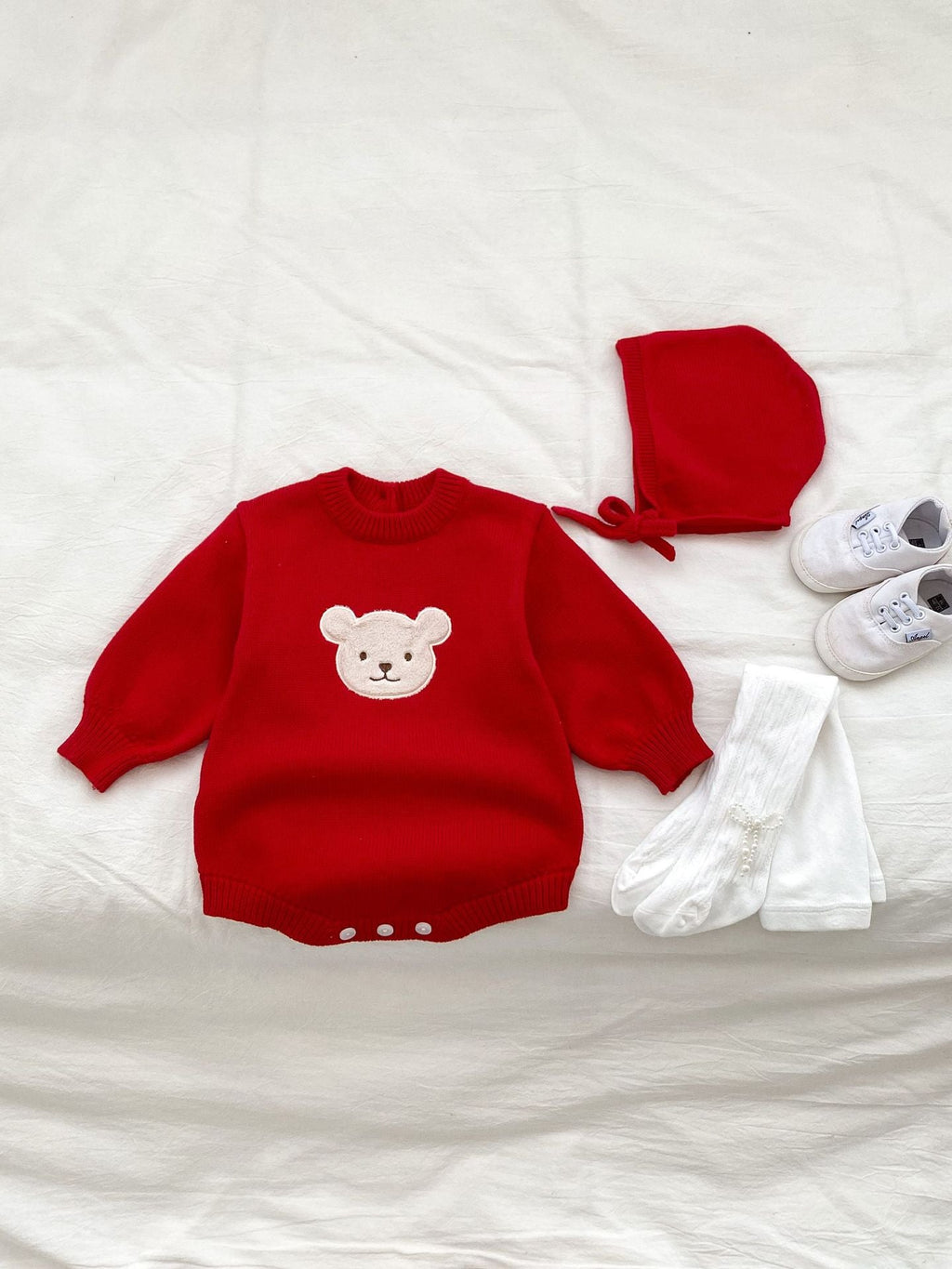 Knitted unisex baby bodysuit and matching hat set with teddy bear pattern in soft cotton — view 2