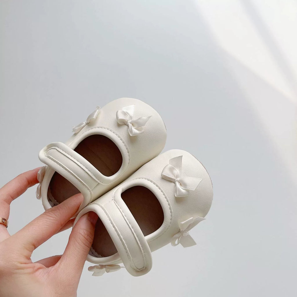 Baby girl walking shoes with butterfly bows and soft anti-slip soles in pink or black — view 4