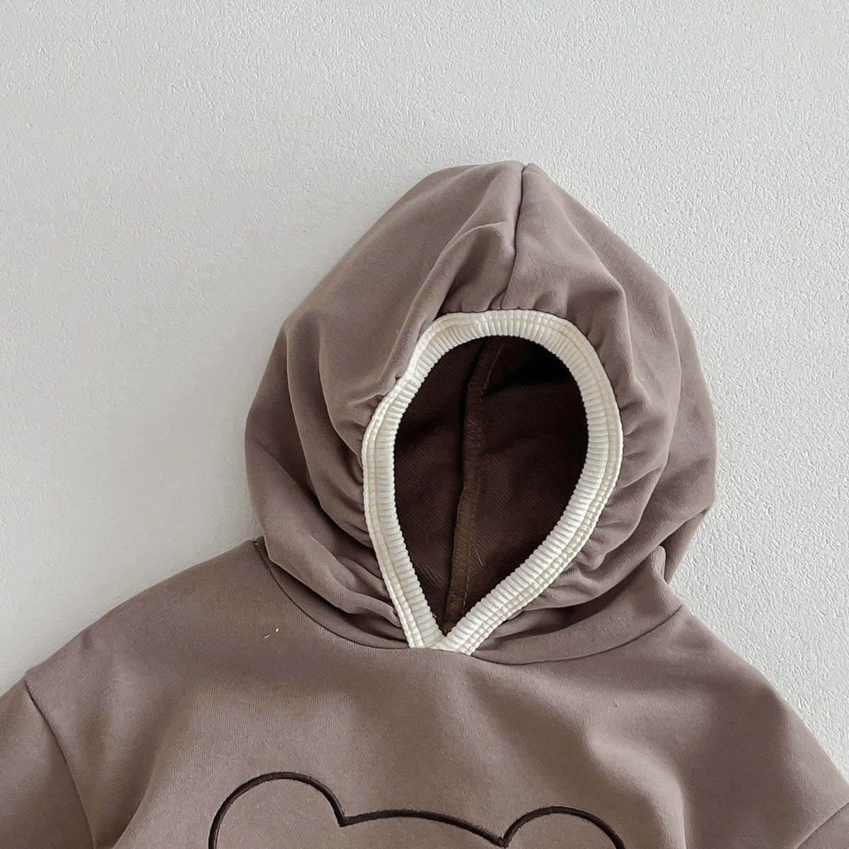 Unisex baby hooded bodysuit in beige cotton with a cute teddy bear pattern — view 5
