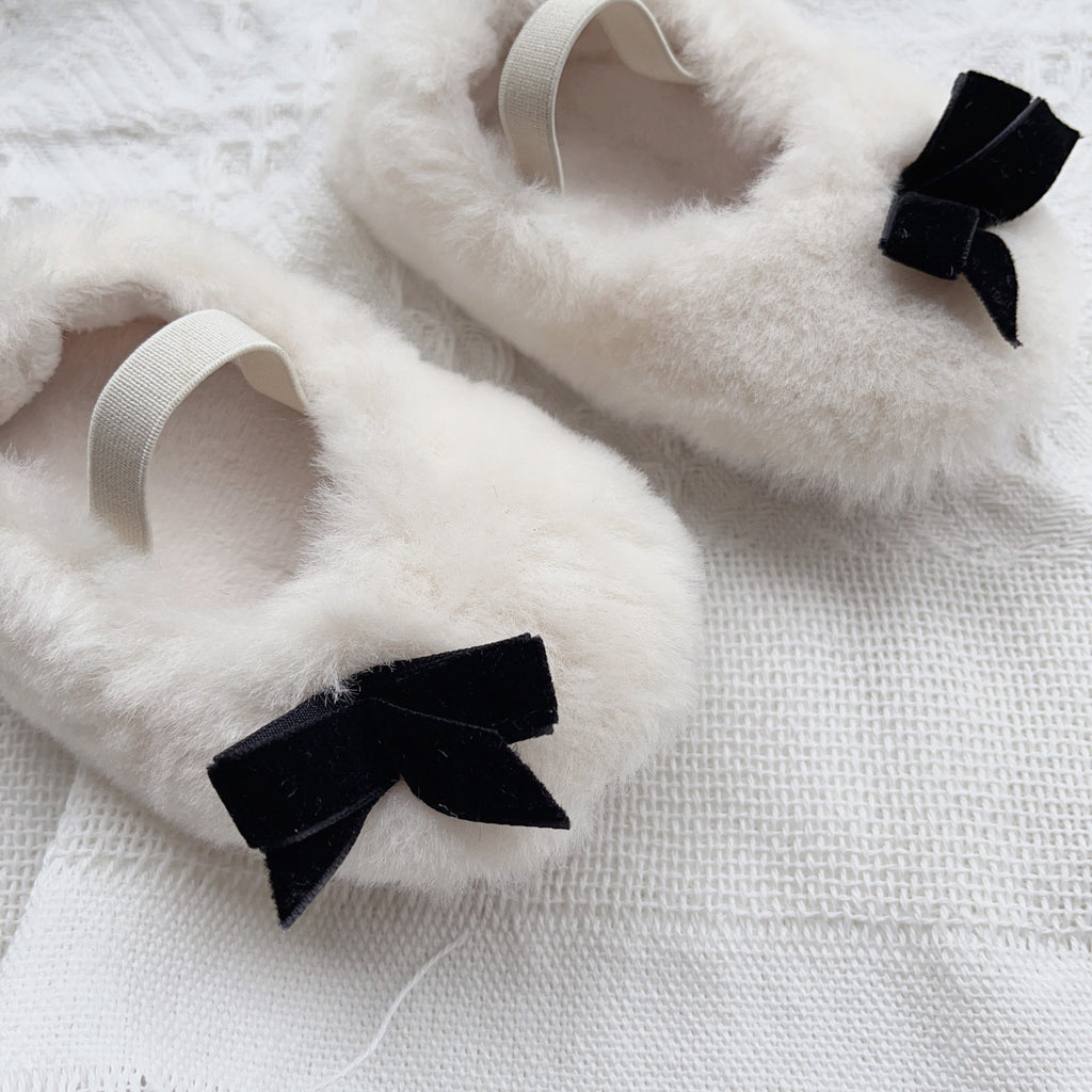 Plush bow tie baby shoes in solid color cotton with warm lining and anti-slip soles — view 5