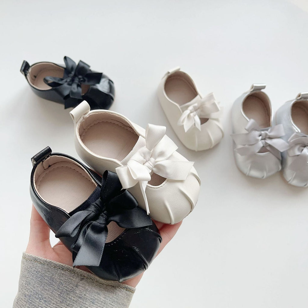 Baby girl polyurethane walking shoes featuring a butterfly bow pattern and anti slip bottom grips