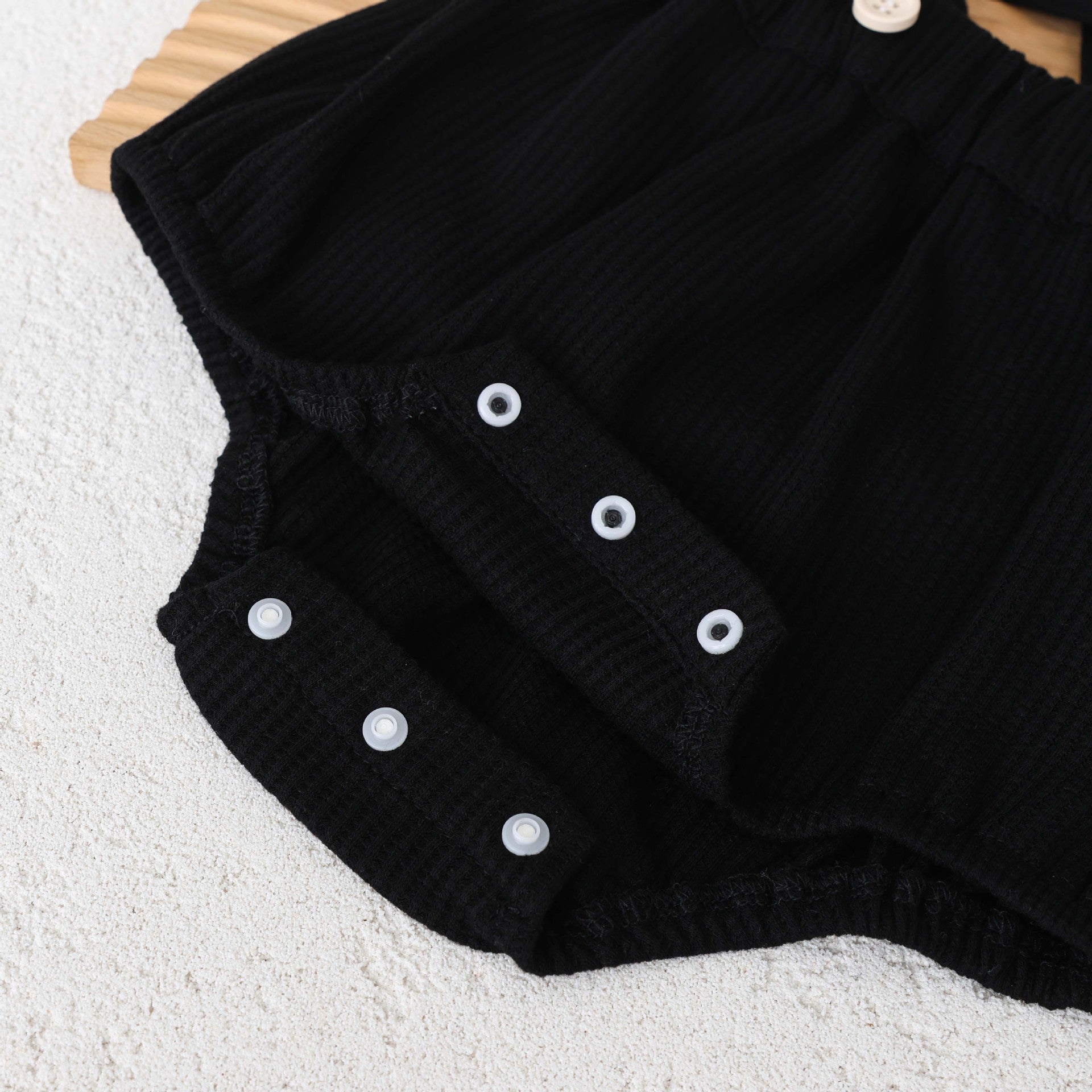 Baby girl floral overalls clothing set with long sleeve top and black sleeveless bottoms in cotton — view 5