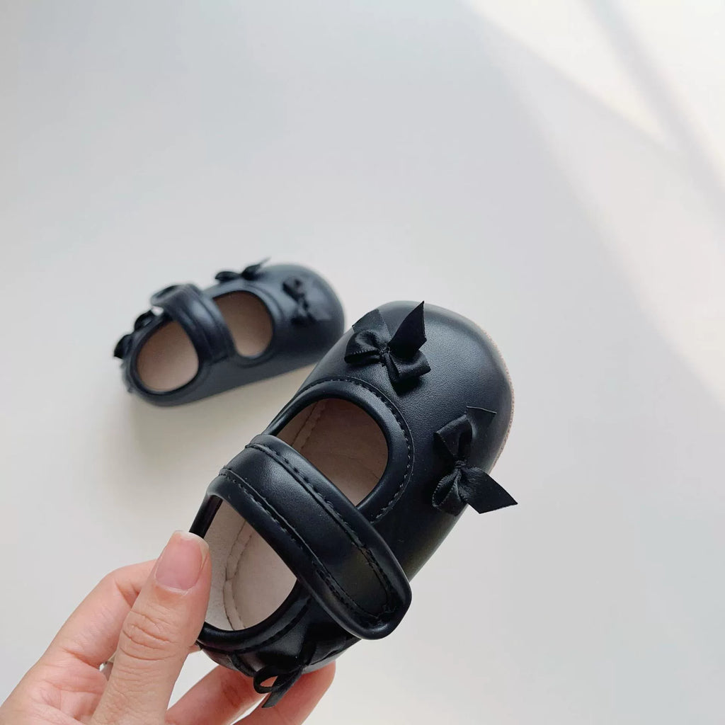 Baby girl walking shoes with butterfly bows and soft anti-slip soles in pink or black — view 2