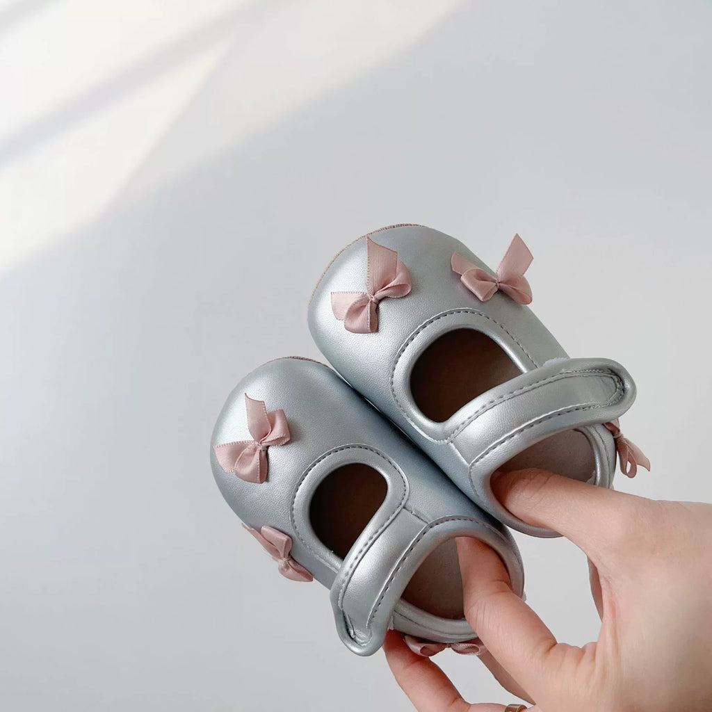 Baby girl walking shoes with butterfly bows and soft anti-slip soles in pink or black — view 5