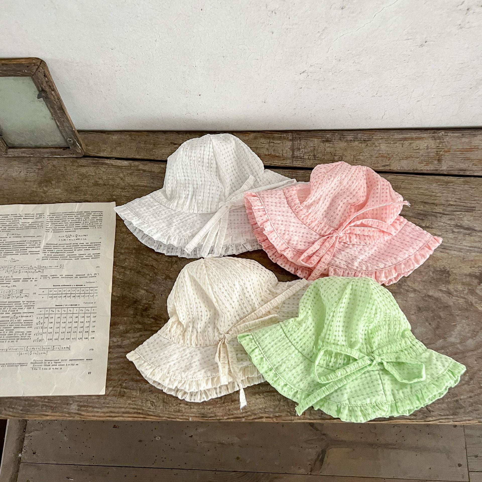 Baby solid color sun protection hat in breathable cotton for outdoor summer play and beach trips