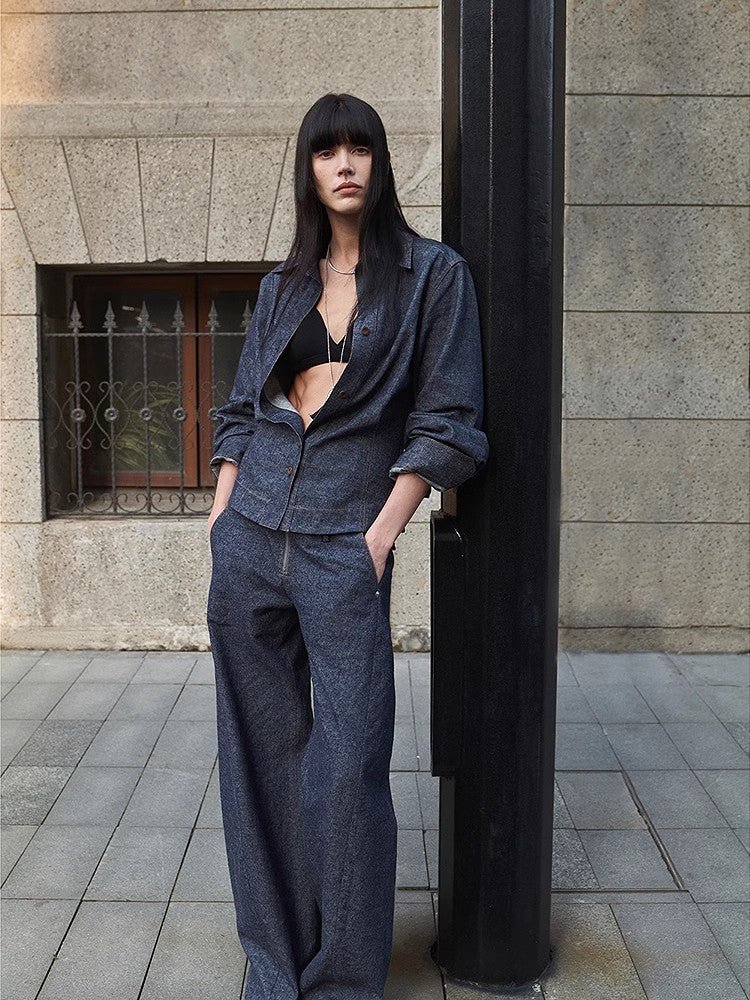 Women's deconstructed blue linen twill blouse with waist pleats in an old money style — view 4