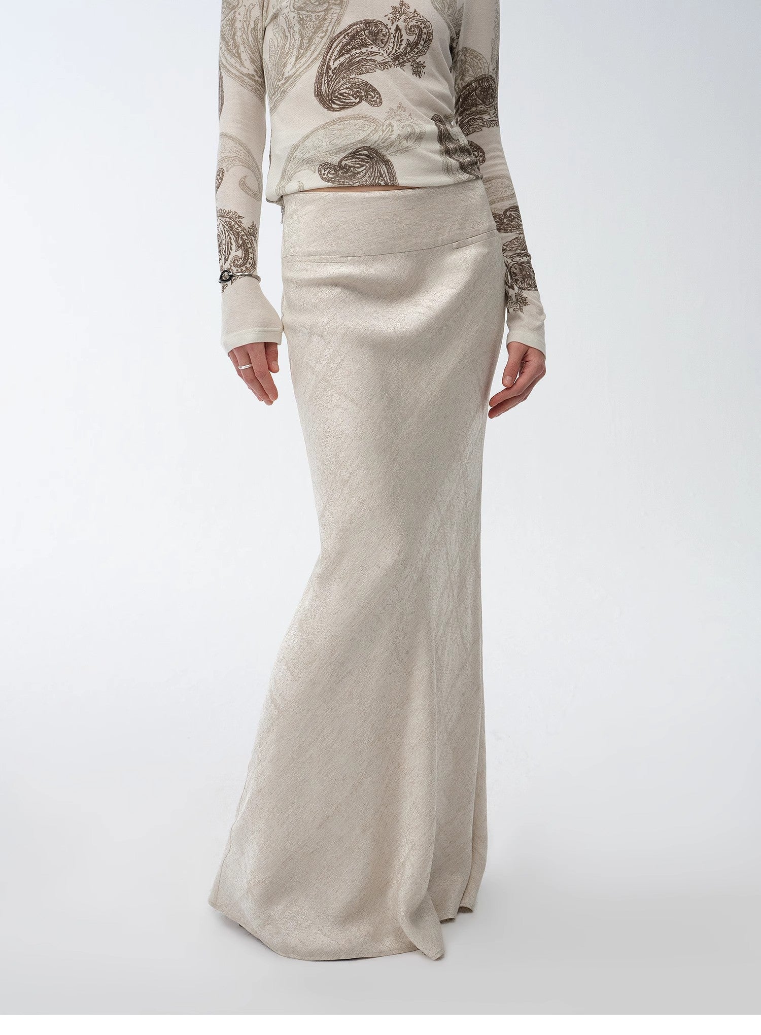 Retro bias-cut linen blended straight fishtail maxi skirt showcasing natural drape and light breathable fabric — view 3