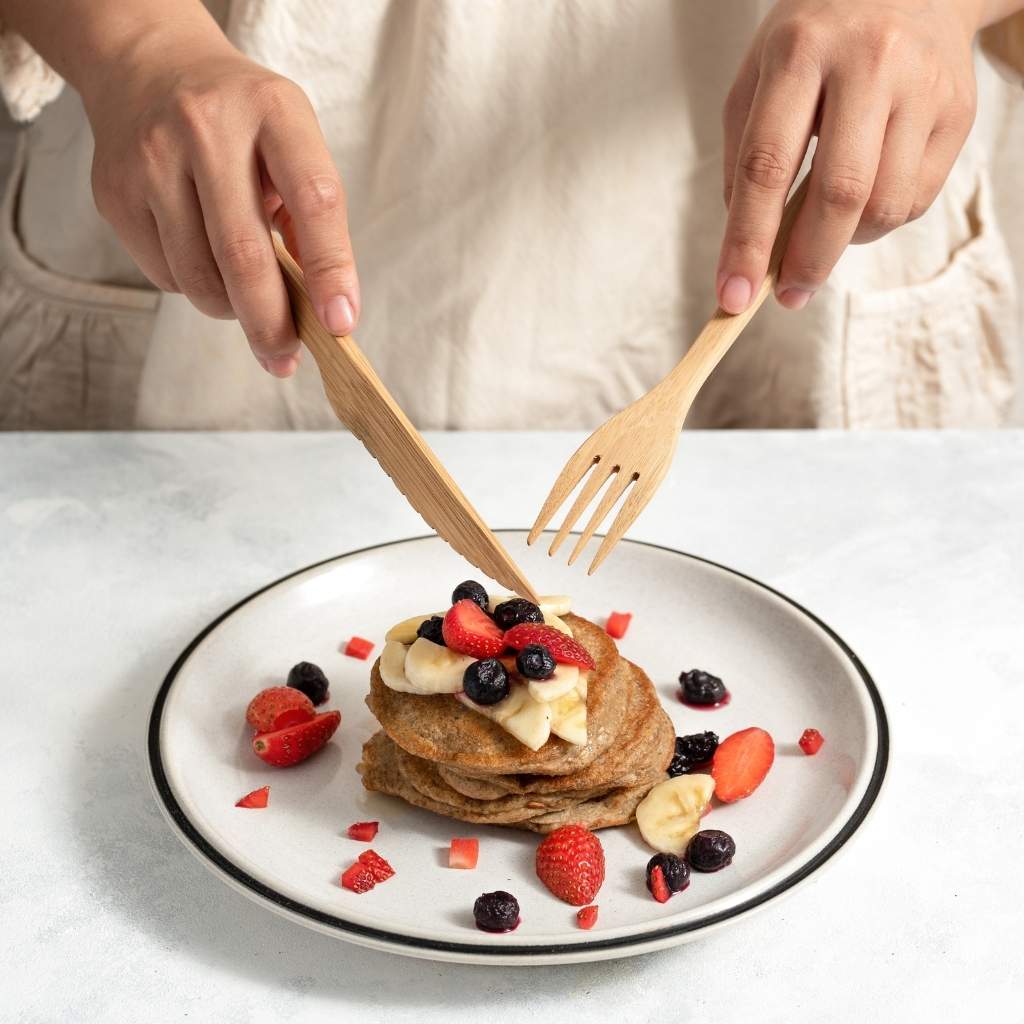 Bamboo travel cutlery set with knife fork spoon straw and brush in a red jute bag — view 4