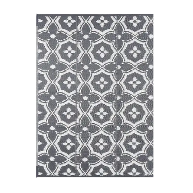 Outdoor reversible patio mat with large geometric pattern made of braided polypropylene for camping