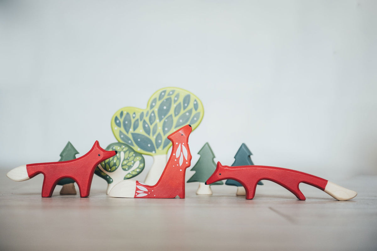 FOX FAMILY TOY SET WITH FIVE TREES-0