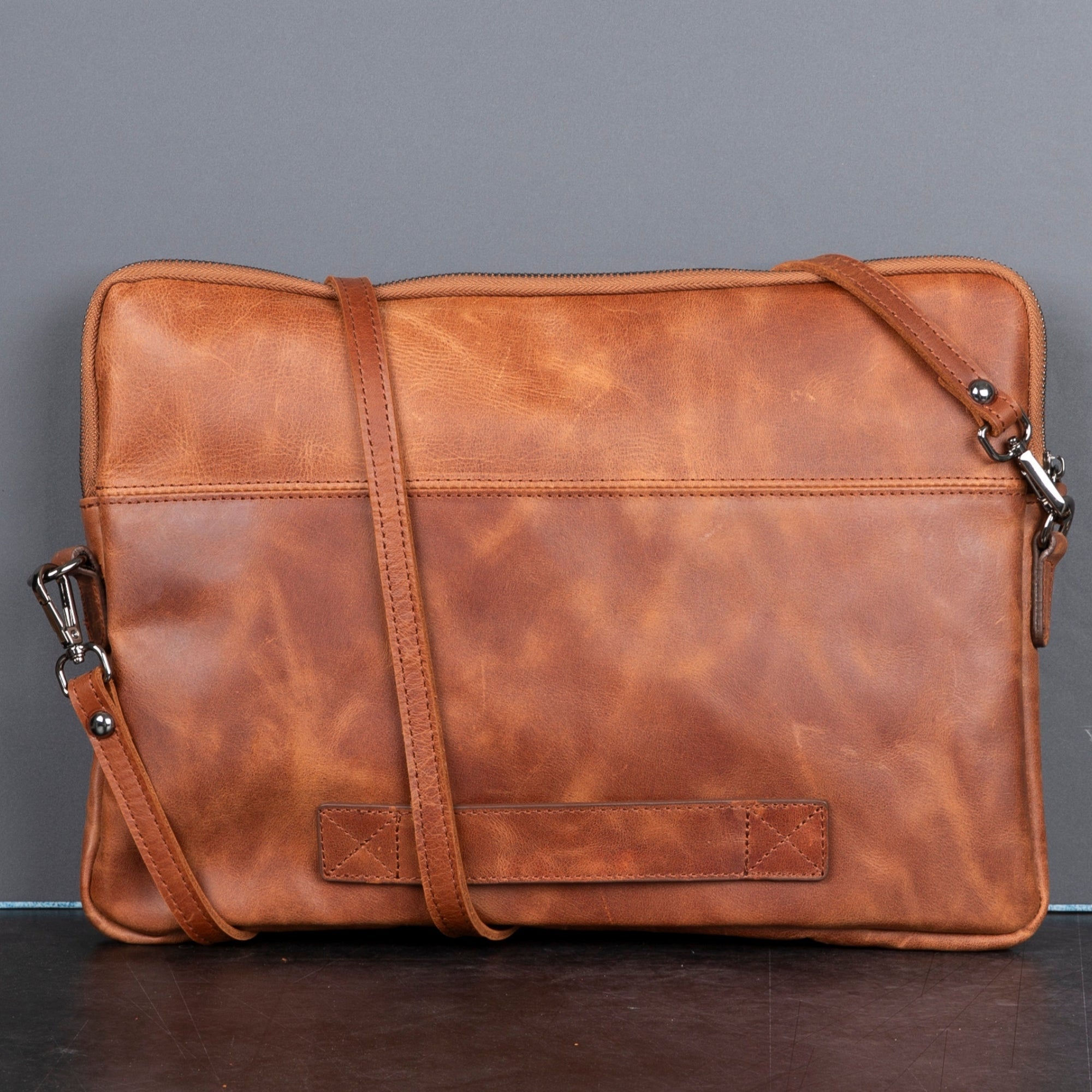 Genuine leather laptop bag with shoulder strap, soft suede interior, and front pocket for professional use. — view 3