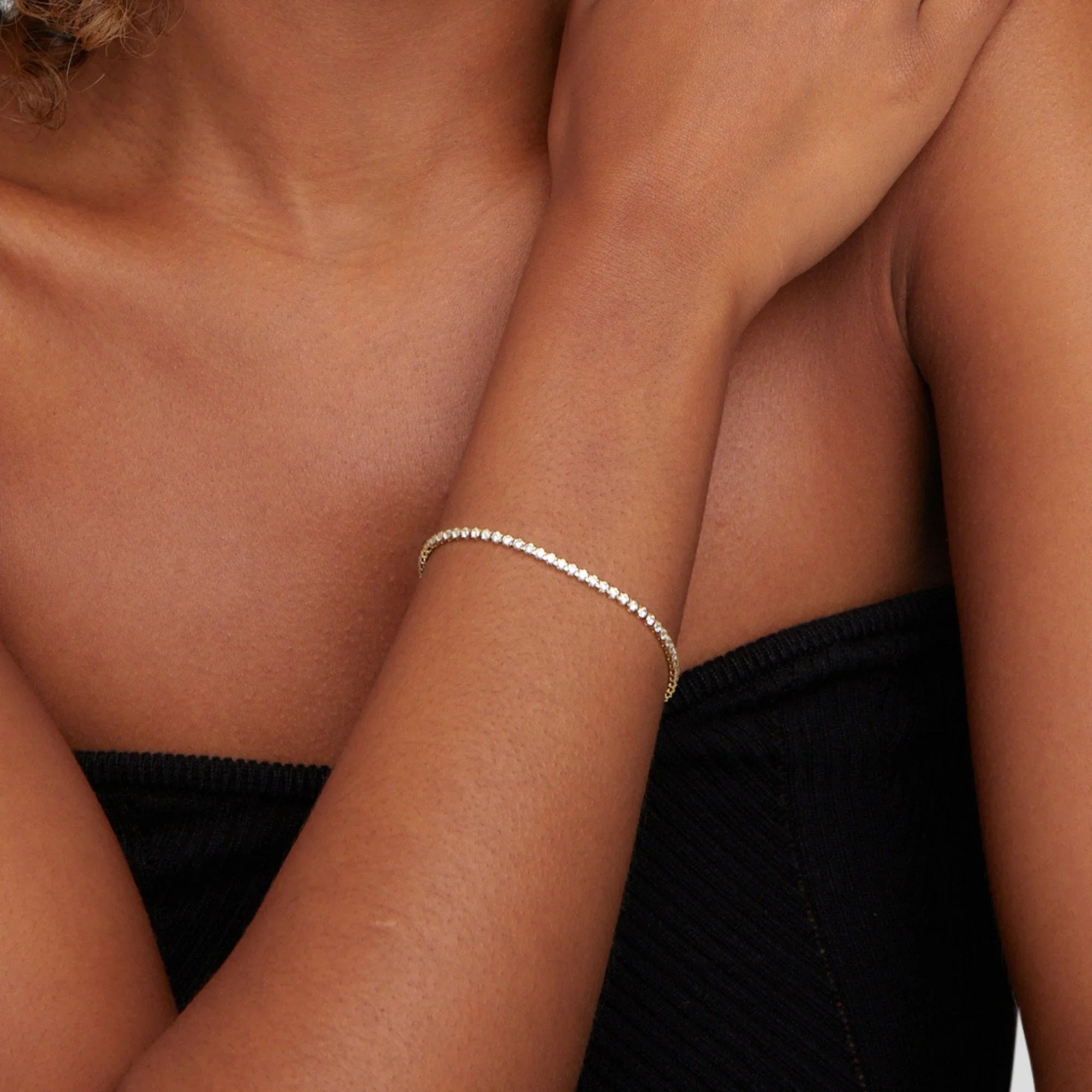 Elegant tennis bracelet with sparkling crystals set in a high-quality gold or silver-tone band. — view 5