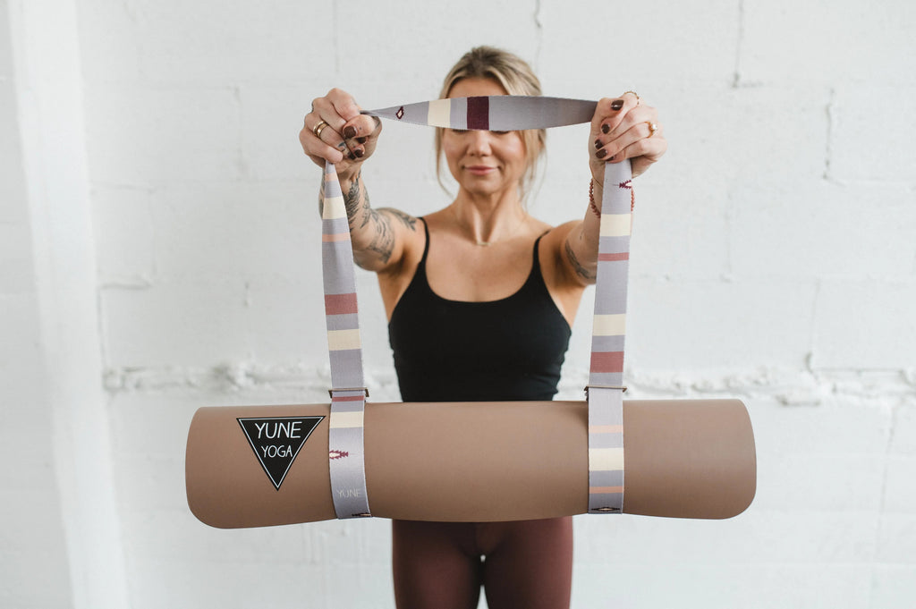 Grey Suzy yoga strap and mat carrier made of organic cotton with metal D-ring buckles — view 2