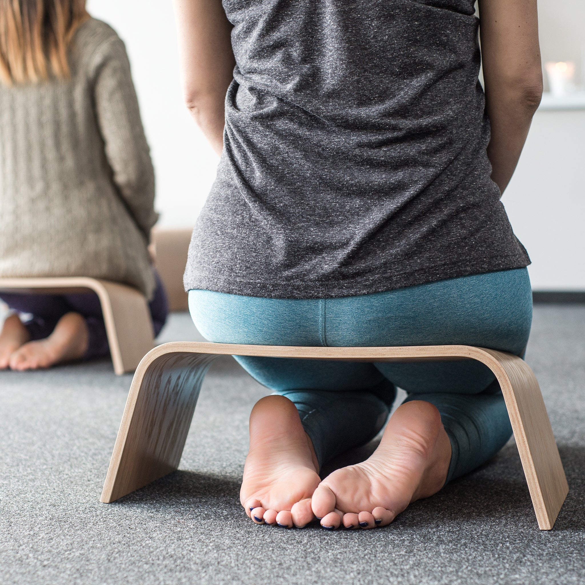 Minimalist wooden seiza meditation bench with a sleek plywood finish for comfortable posture — view 2