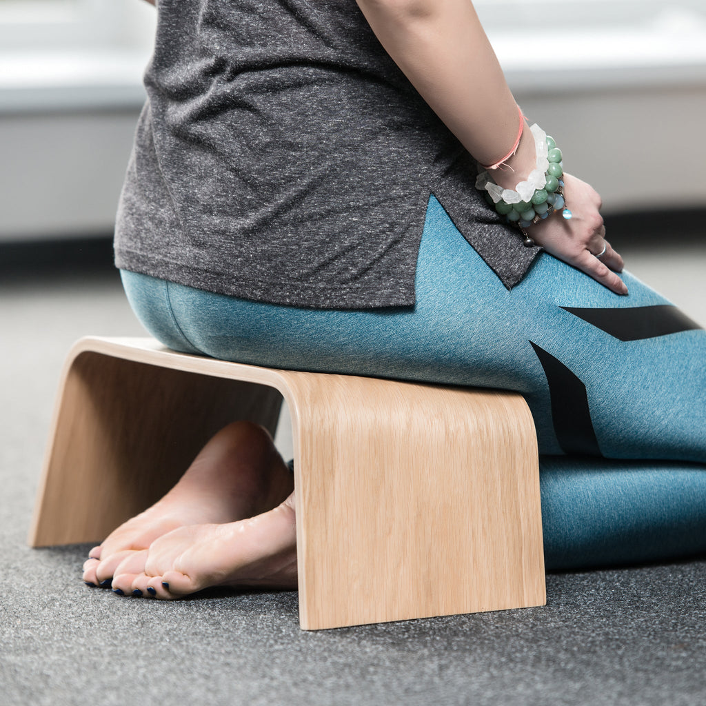 Minimalist wooden seiza meditation bench with a sleek plywood finish for comfortable posture