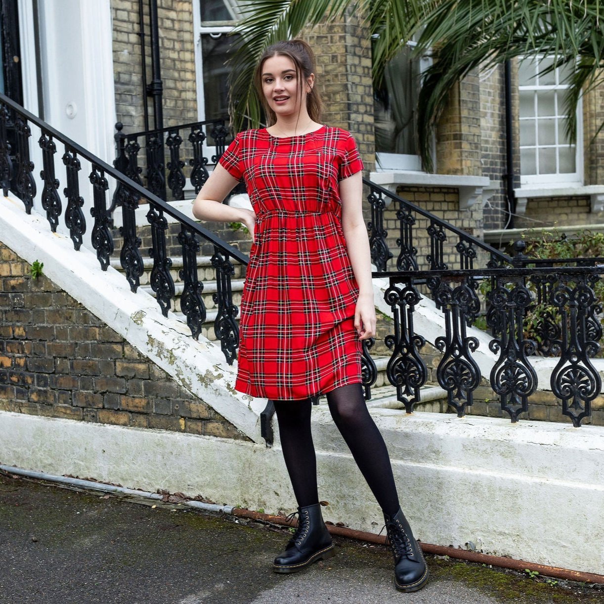 Red tartan breastfeeding dress with short sleeves and knee length cut in cotton blend — view 4