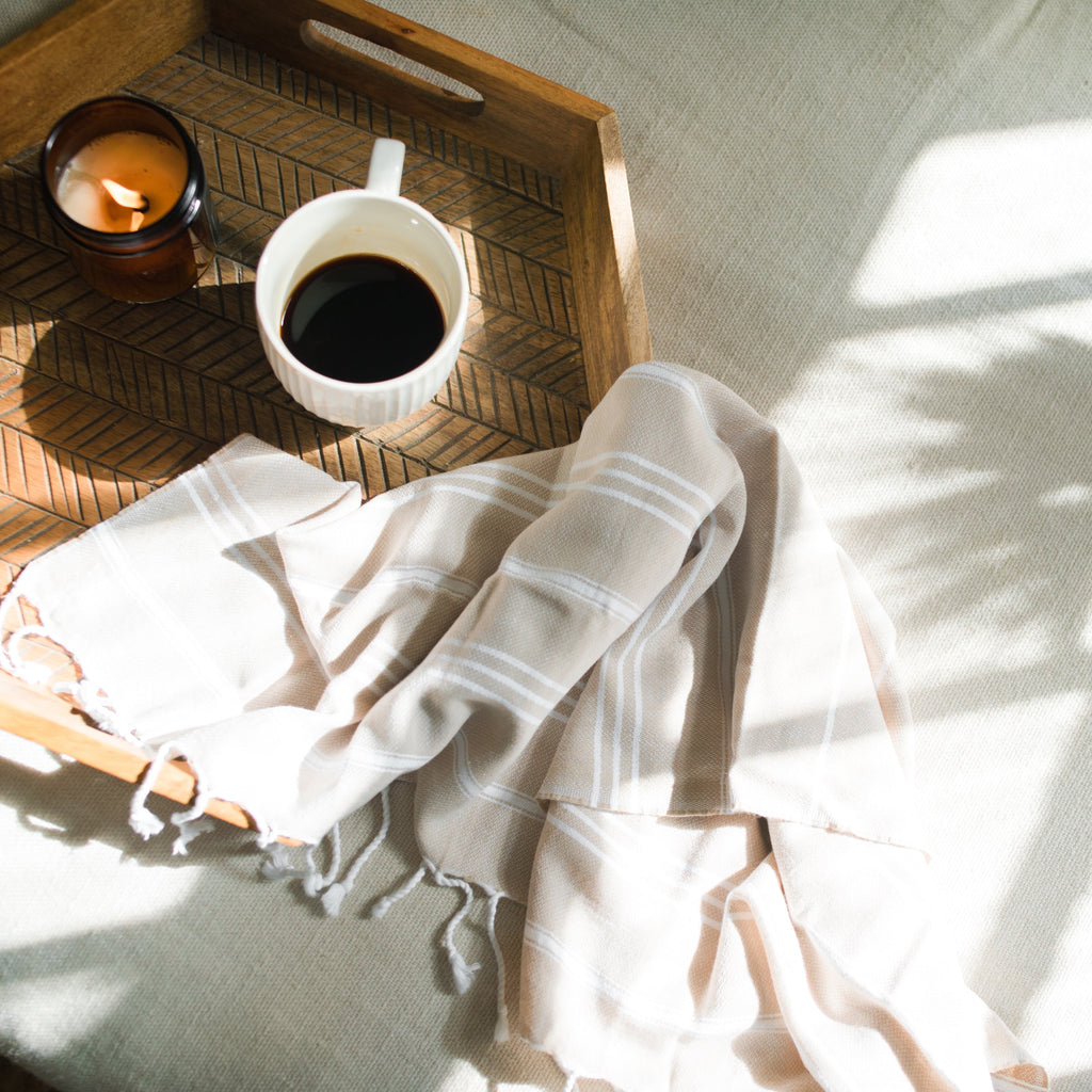 Classic Turkish hand towel with hand-knotted fringe, made of highly absorbent 100% cotton. — view 2