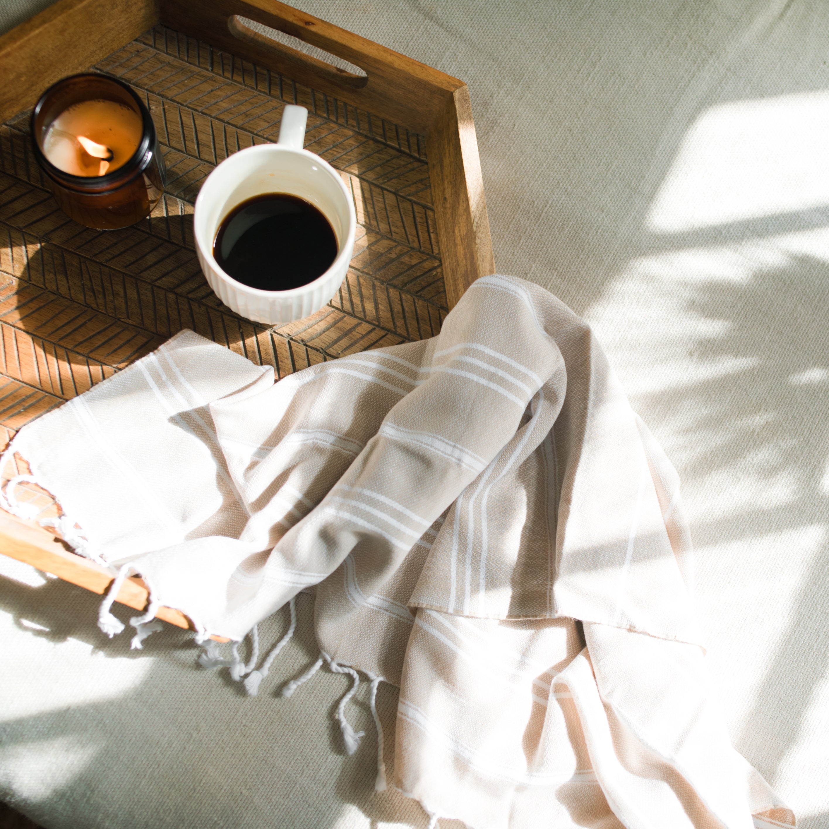 Classic Turkish hand towel with hand-knotted fringe, made of highly absorbent 100% cotton. — view 2