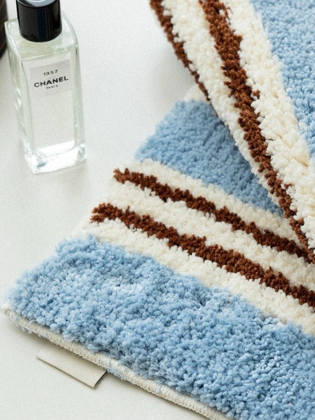 Retro blue stripe bath rug on floor, ultra soft and highly absorbent fluffy bathroom mat — view 4