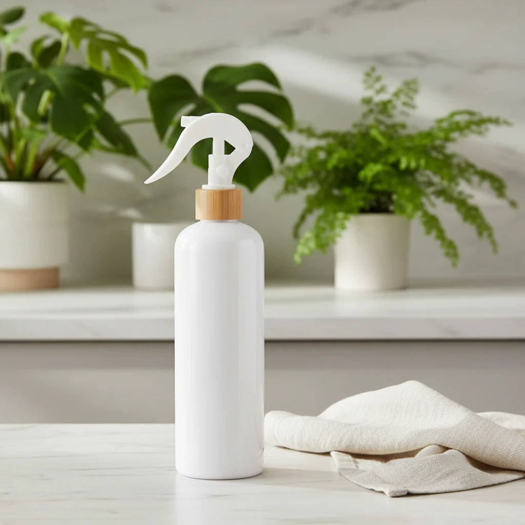 White spray bottle with adjustable trigger, 500ml frosted PET plastic refillable dispenser for home cleaning