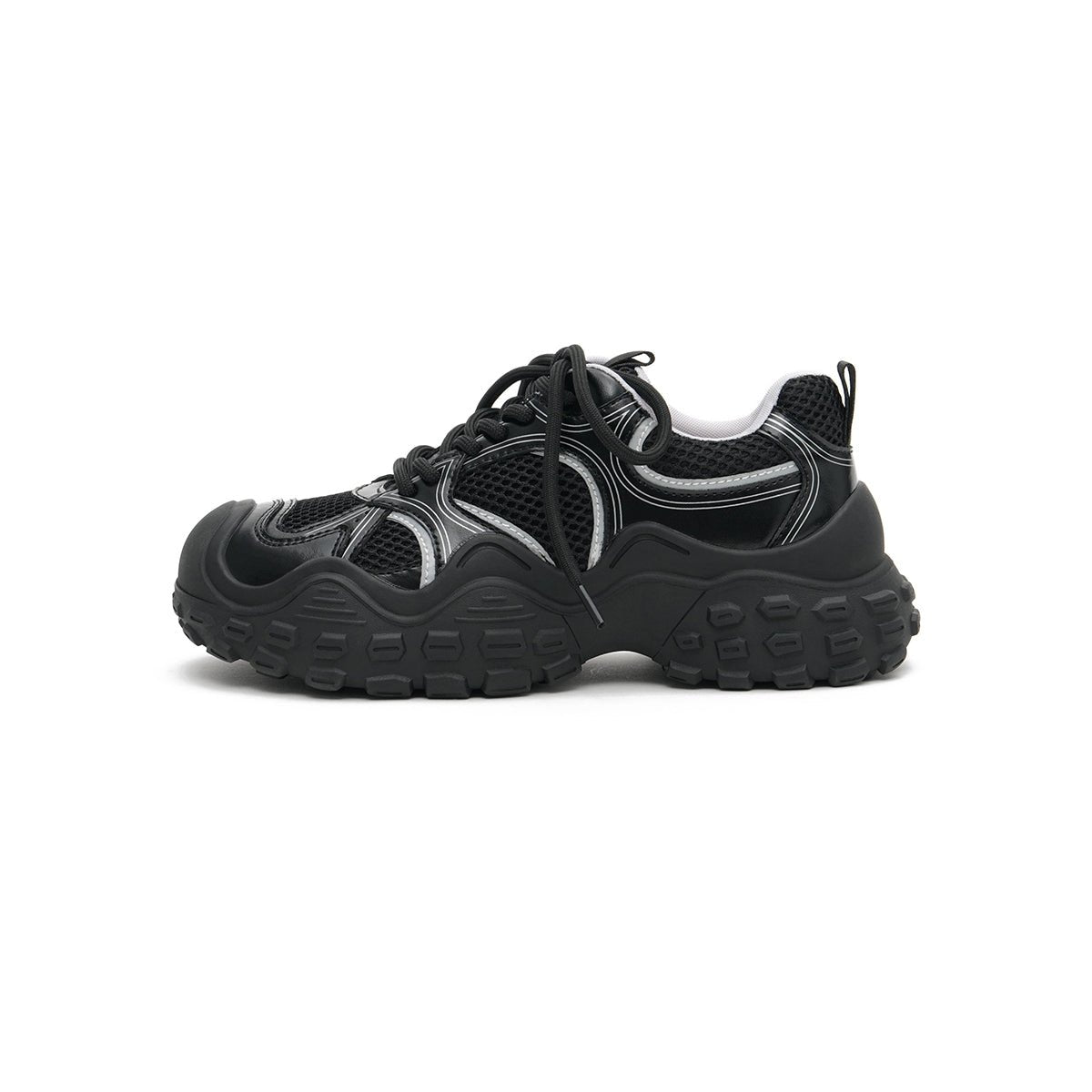 Women's chunky breathable running shoes with wavy midsole and technical mesh upper in black