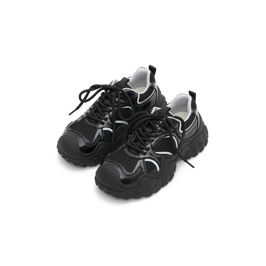 Women's chunky breathable running shoes with wavy midsole and technical mesh upper in black — view 2