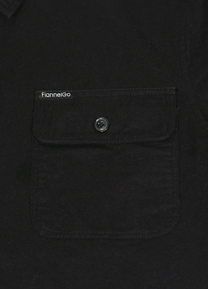 Men's lightweight flannel CPO shirt in double-brushed cotton with symmetrical flap pockets and curved hem. — view 4