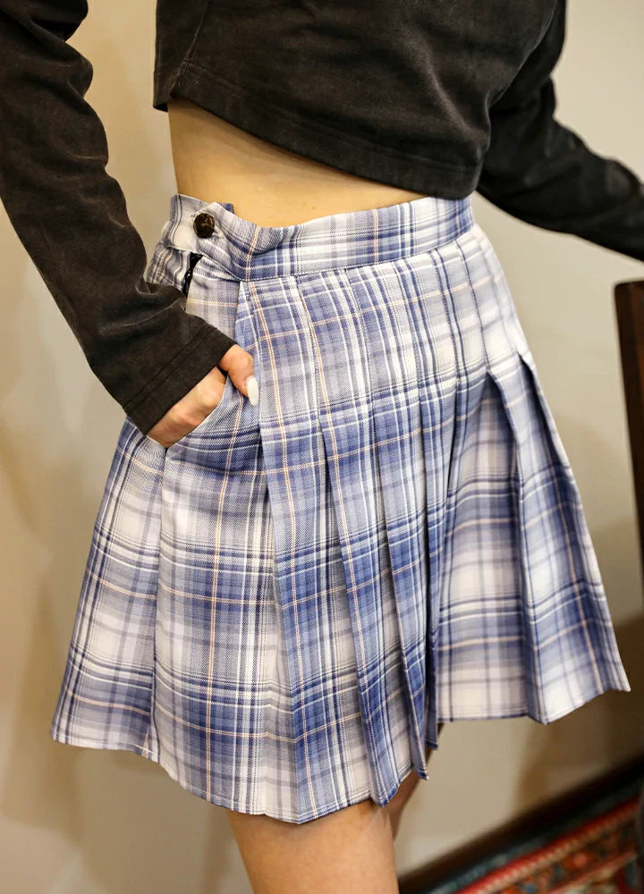 Women's high-waisted plaid pleated mini skirt with side pockets and built-in shorts — view 2